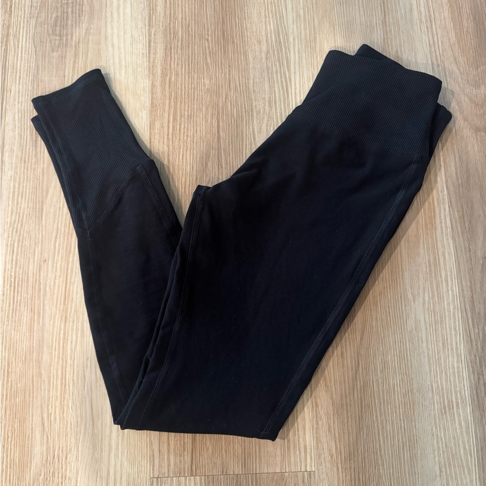 ALO High-Waist Alosoft Lounge Legging. Size Medium. EUC! - Picture 2 of 4